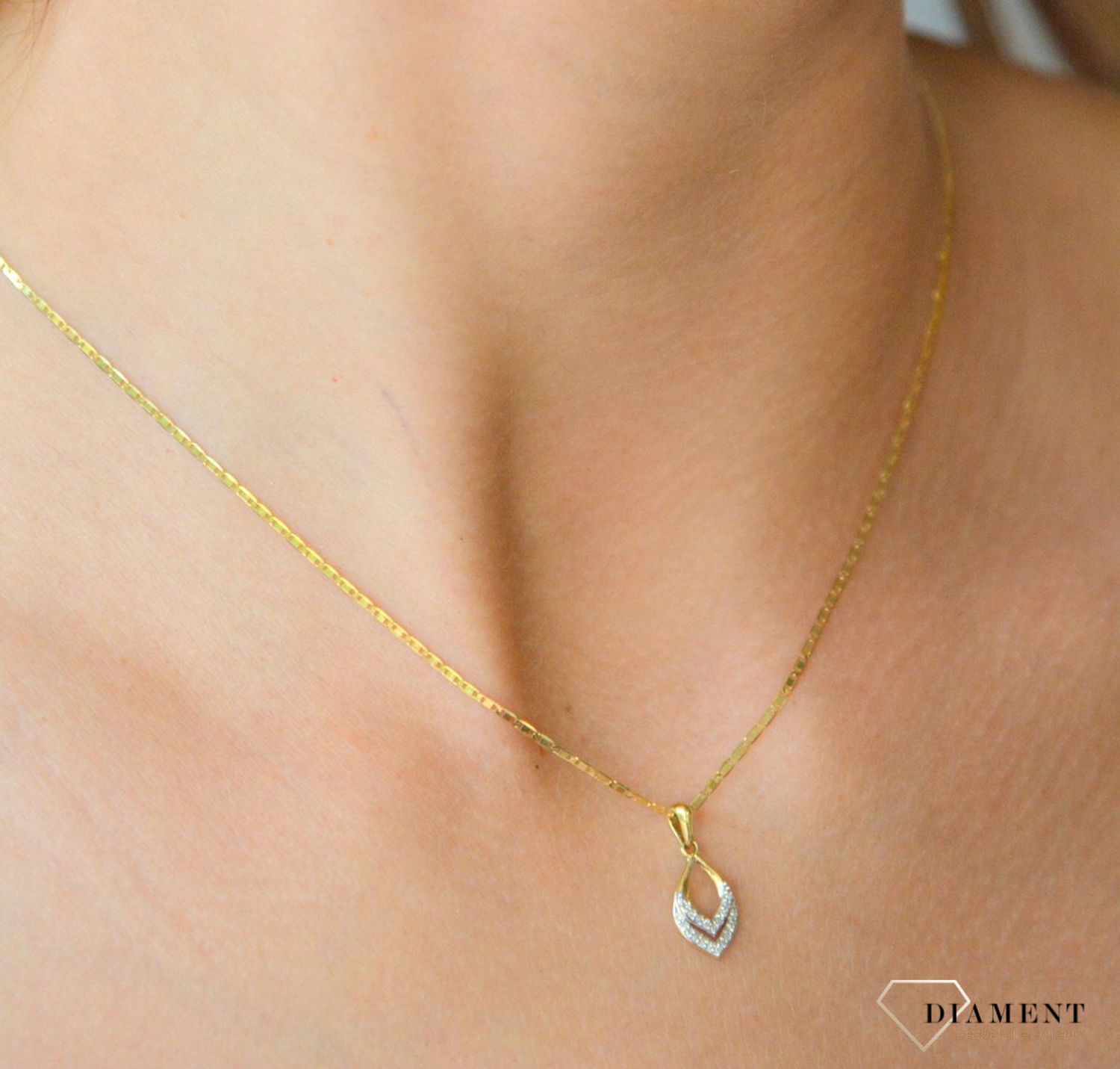 Złota zawieszka 585 z diamentem HSI 0,05ct22. Złota zawieszka 585 z diamentem to idealny pomysł na prezent dla ukochanej kobiety (1).JPG